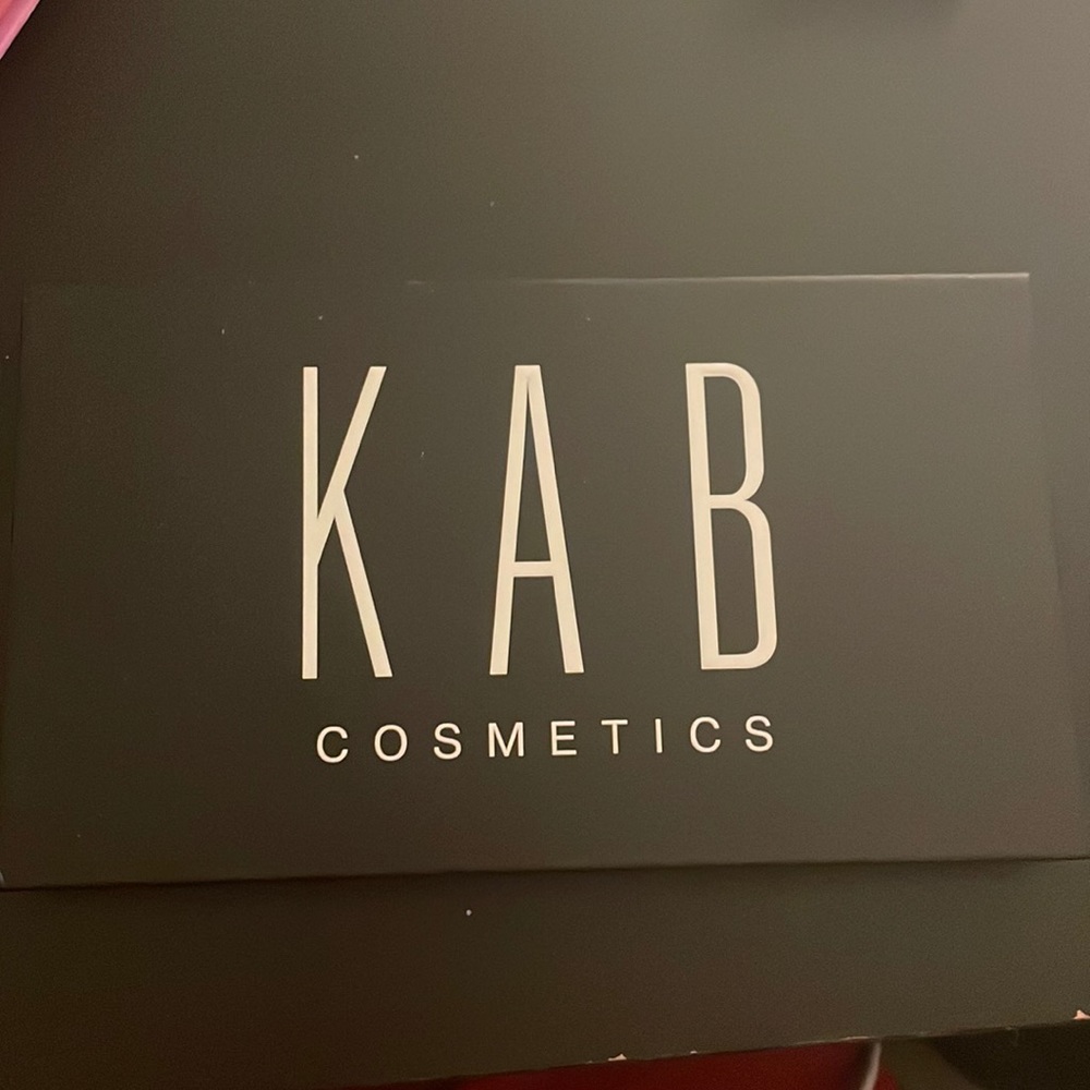 KAB EYESHADOW PALETTE
